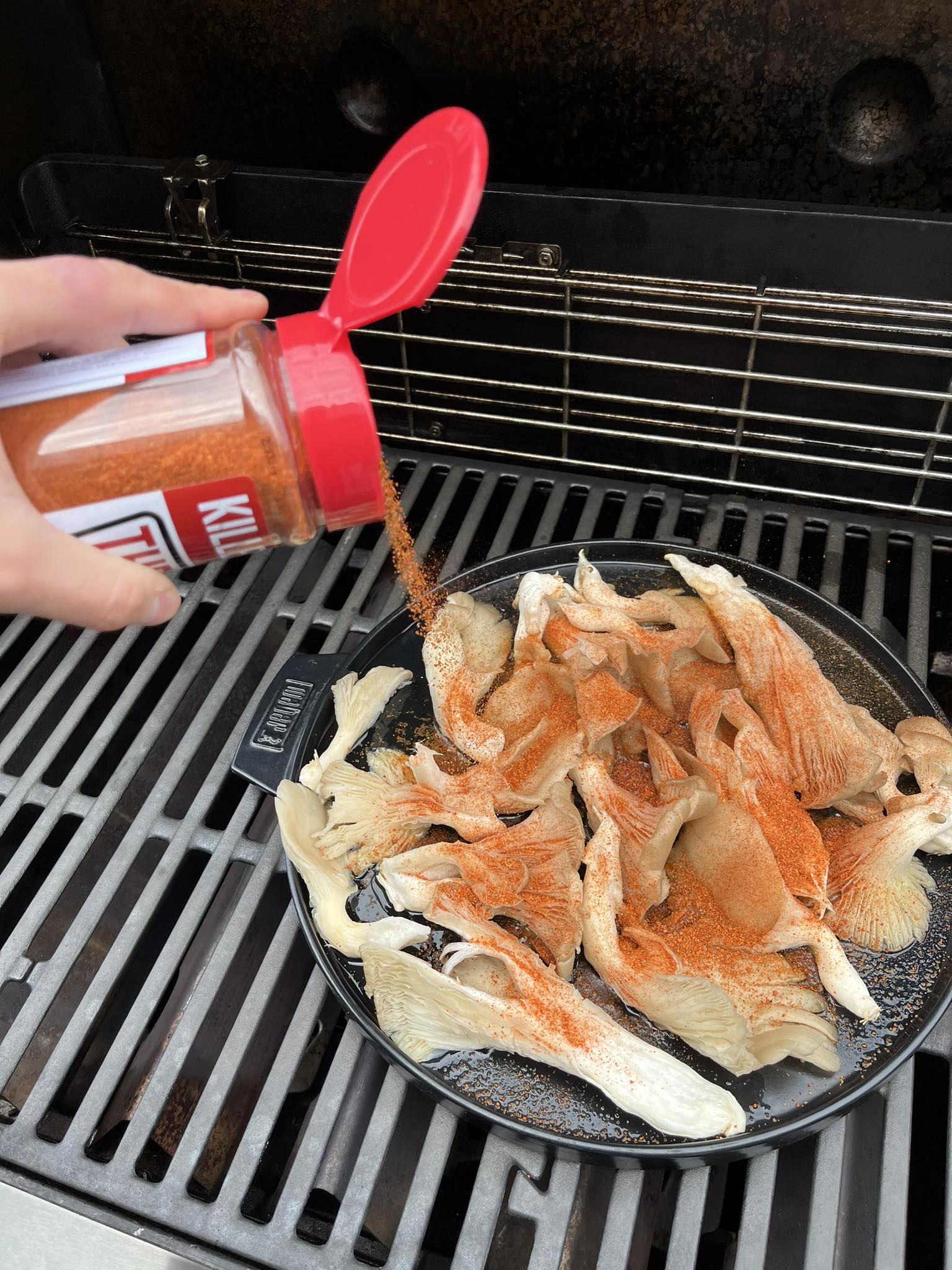 Burger z grilu s trhanou křupavou hlívou - koření na houby