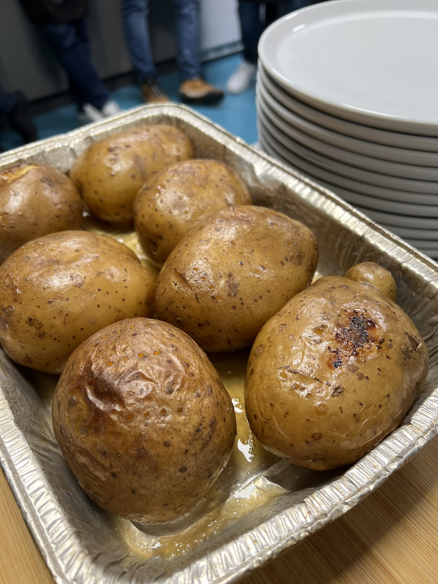 Celé brambory na grilu - hotové