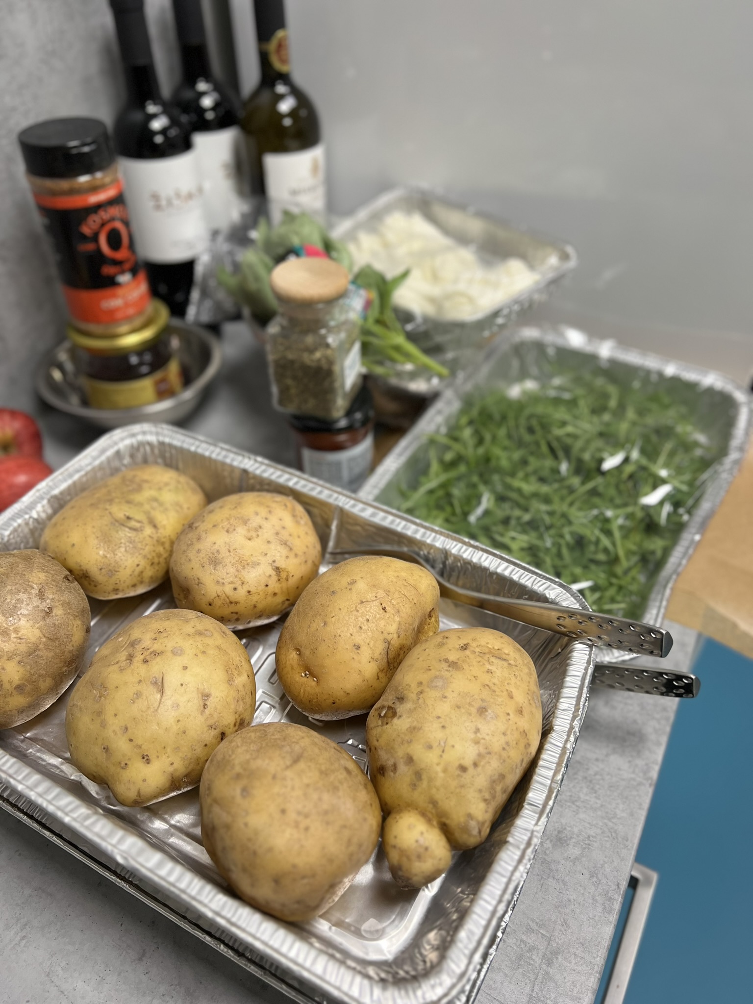 Celé brambory na grilu - připravené v kuchyni