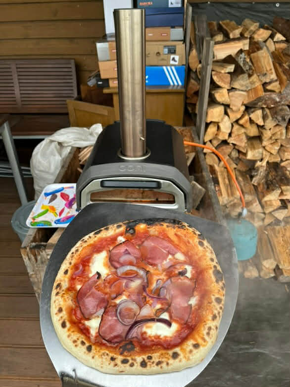 Neapolská pizza recept - hotová 1