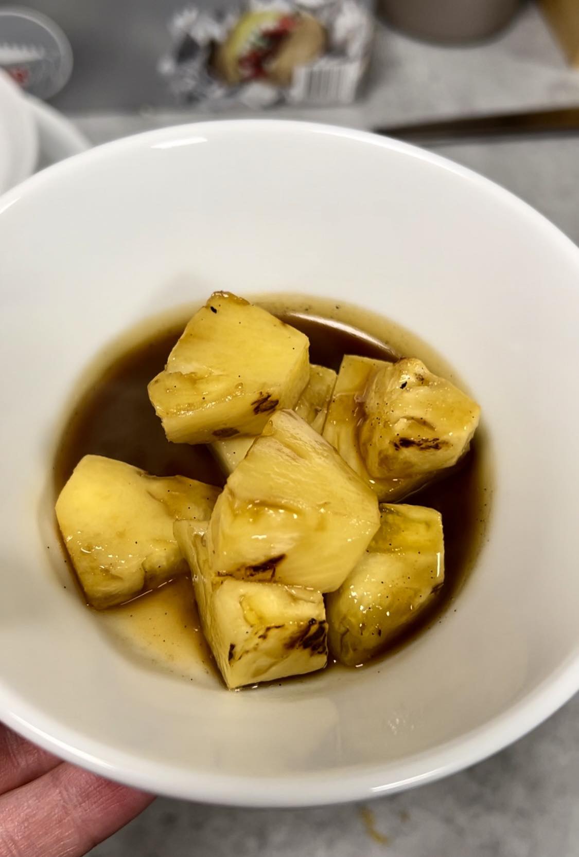 Ananas na grilu - servírování Ananas na grilu - servírování