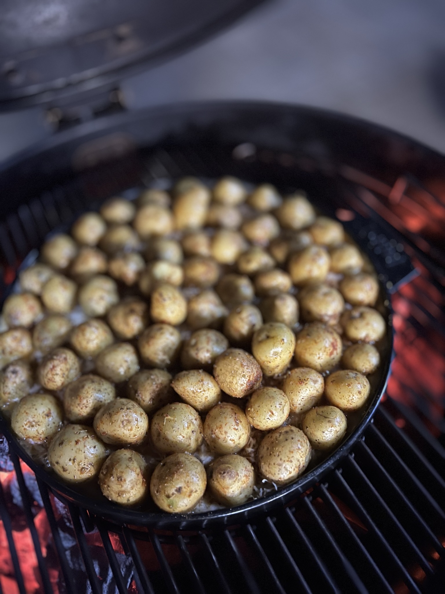 Grilované brambory s parmezánem - na grilu