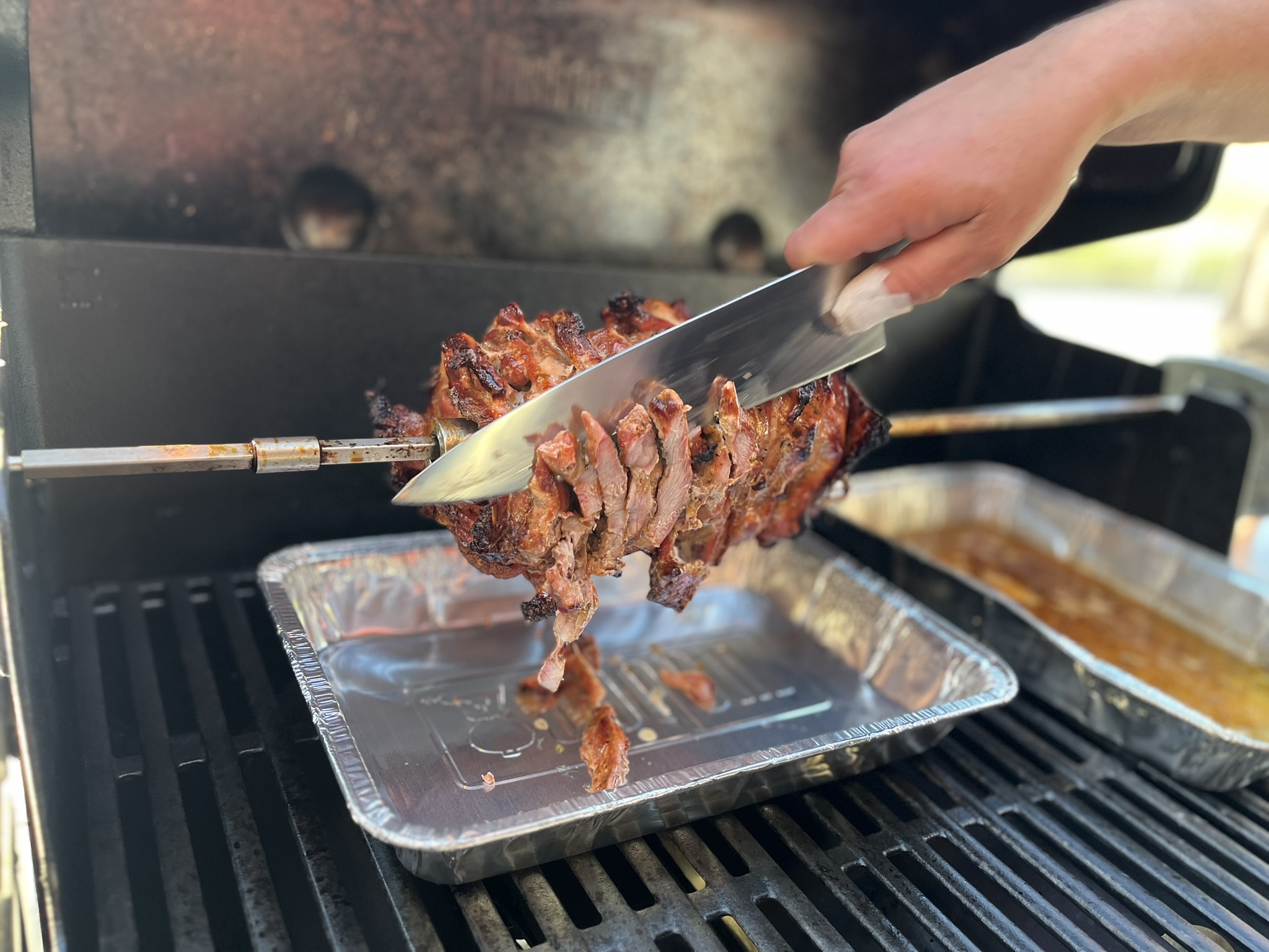 Vepřový gyros na grilu - okrajování