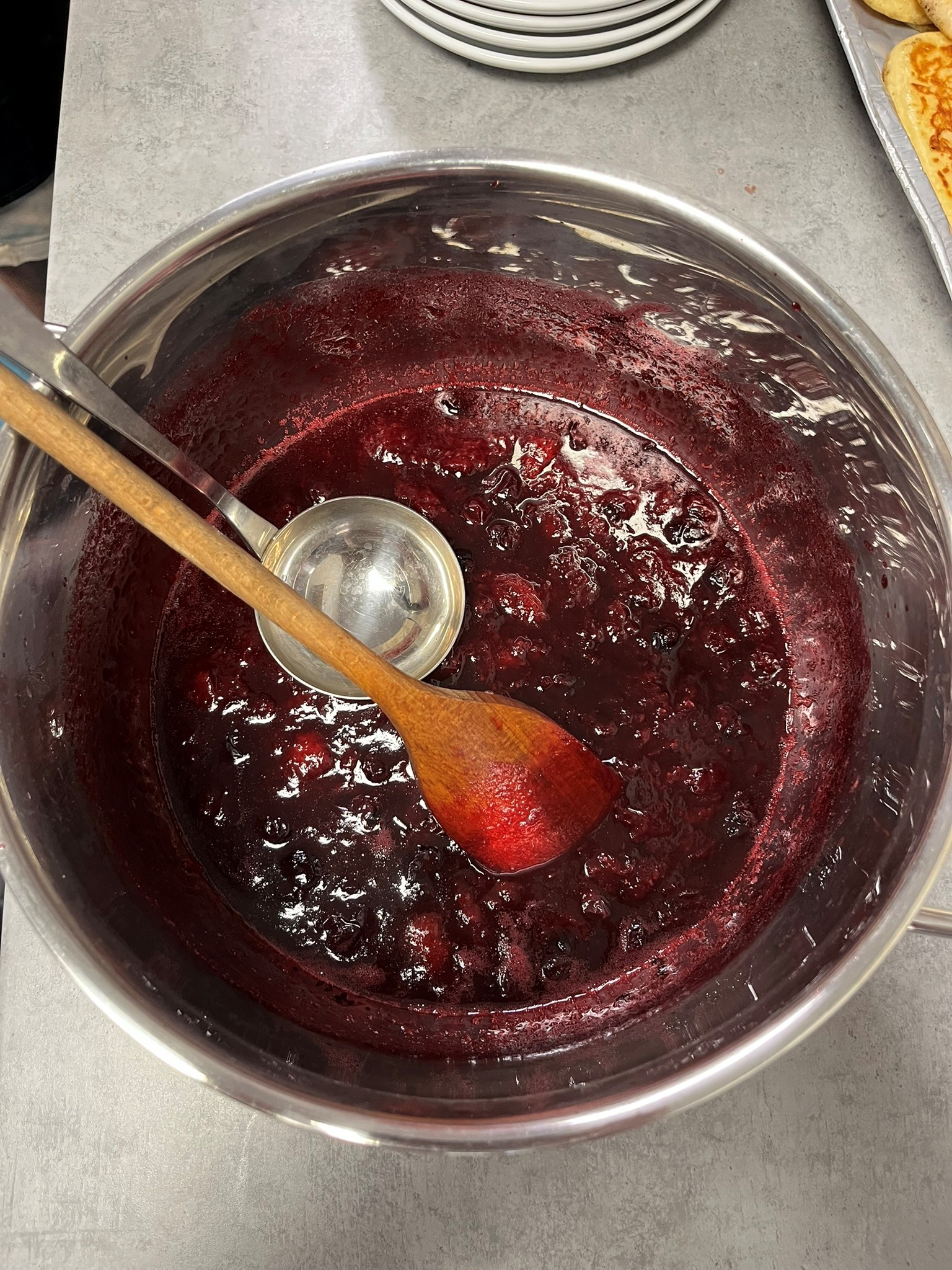 Rychlé lívance - recept s lesním ovocem - hotové coulis