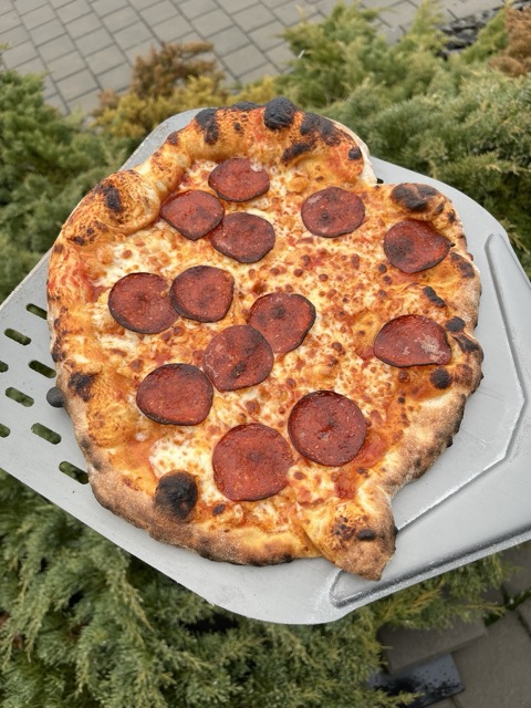 Hotová Pepperoni pzza stylu New York