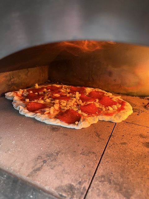 Pizza stylu New York v pizza peci