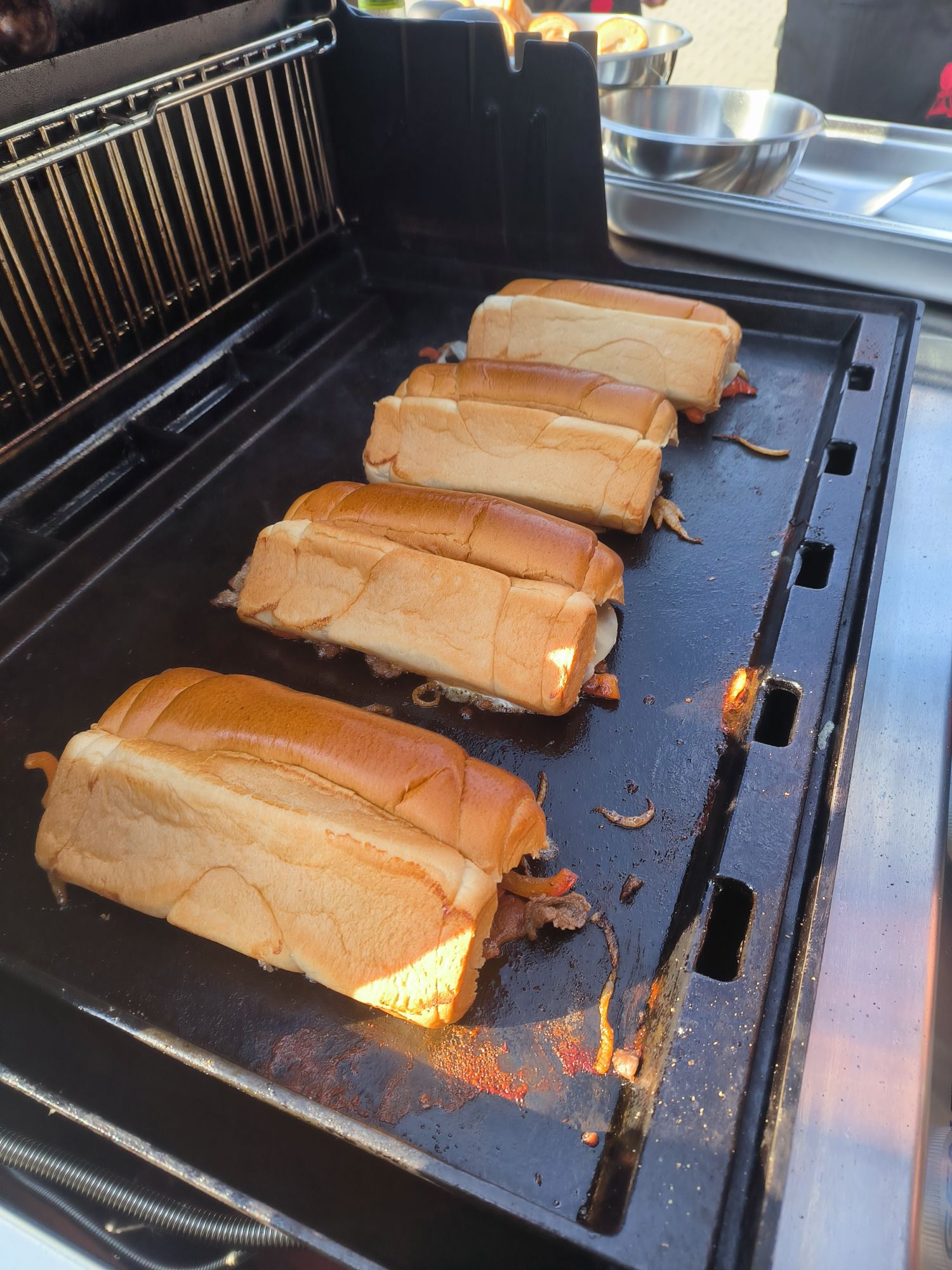 Philly Cheesesteak - na planche hotdog Philly Cheesesteak - na planche hotdog