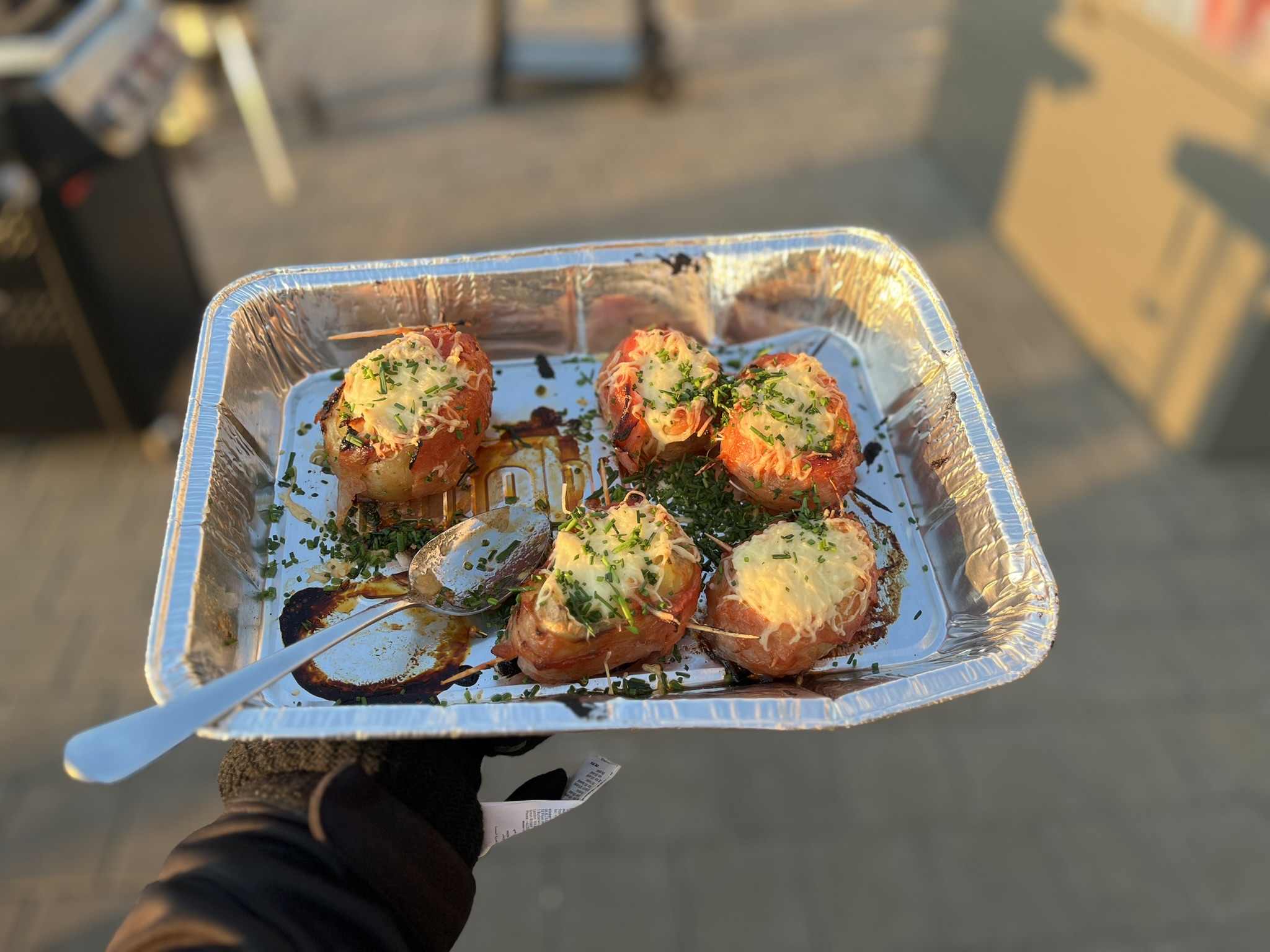 Plněné brambory se slaninou a sýrem