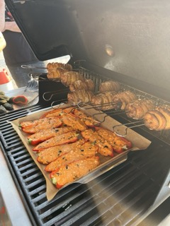 Grilované papriky plněné sýrem - na grilu Grilované papriky plněné sýrem - na grilu
