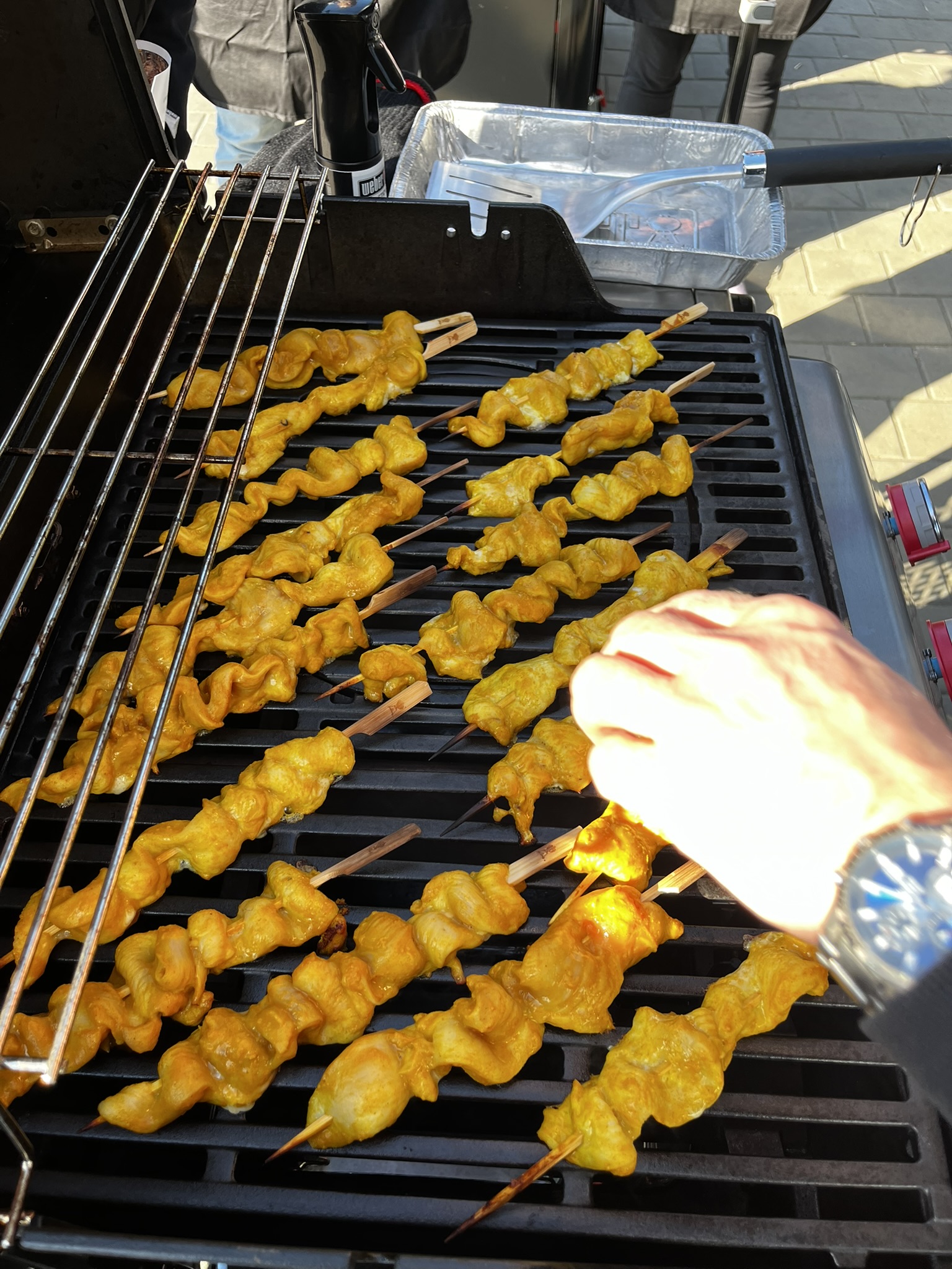 Thajské kuřecí satay s arašídovou omáčkou - grilování
