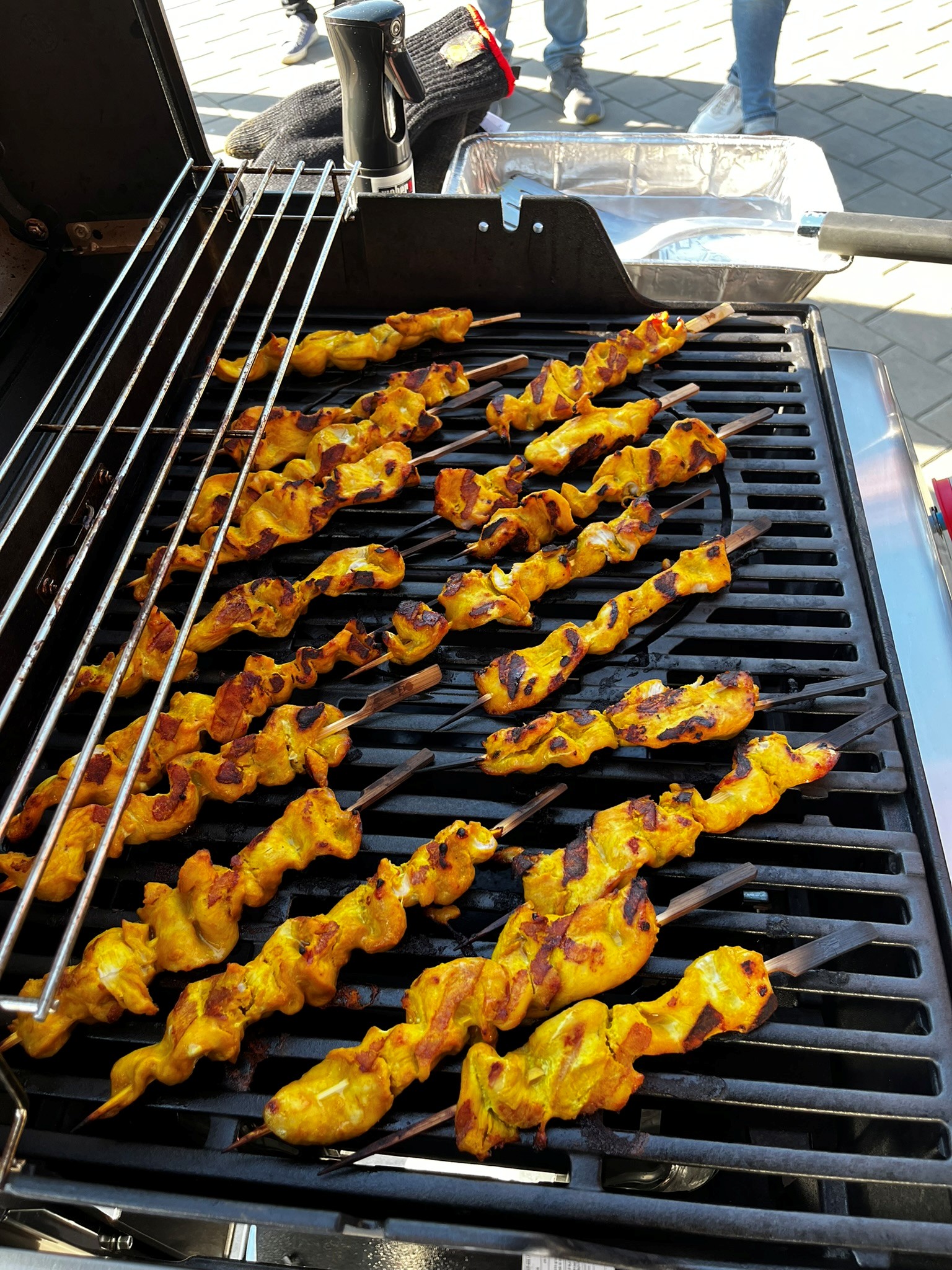 Thajské kuřecí satay s arašídovou omáčkou - hotové