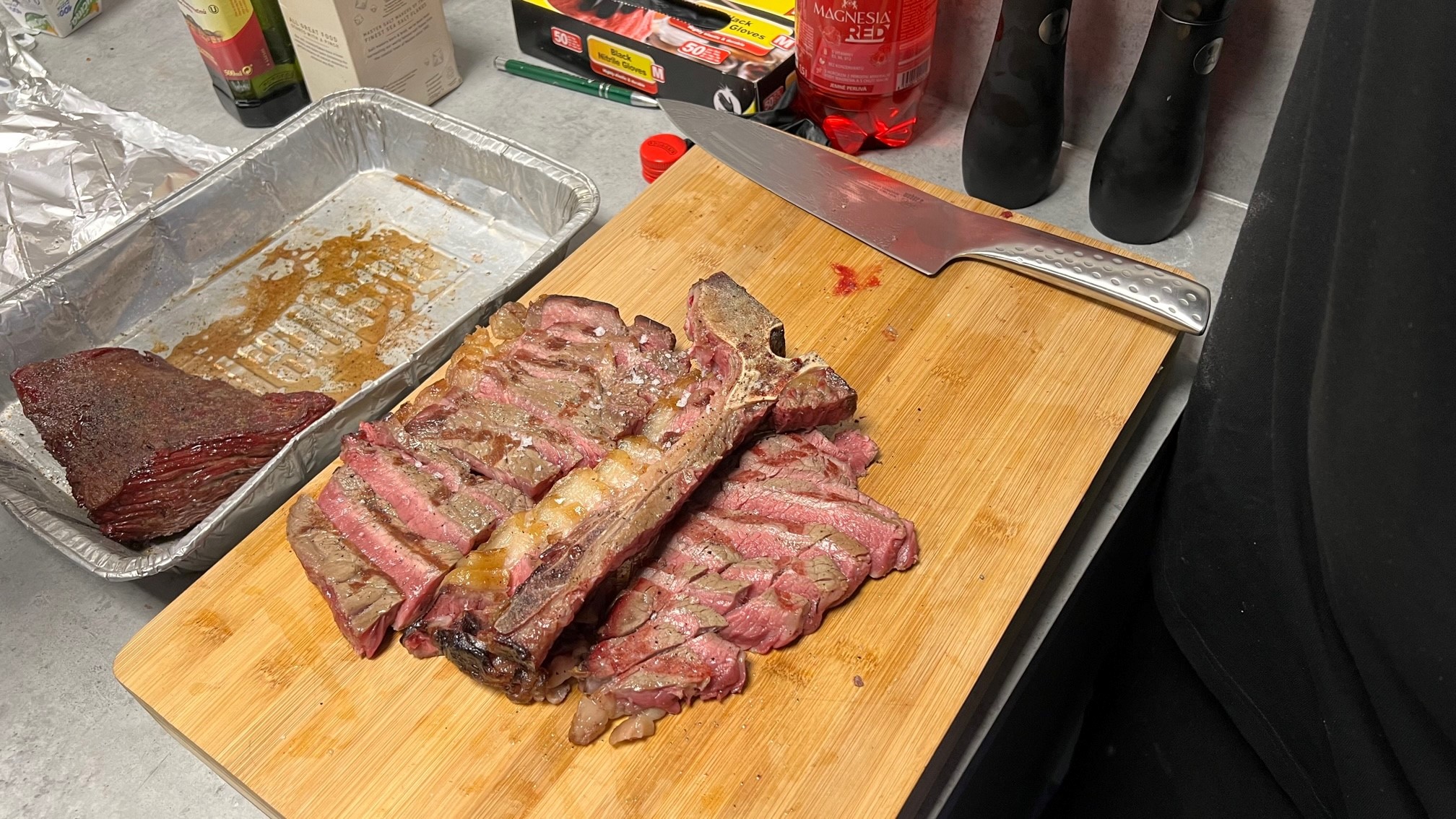 Grilování T-Bone Steaku - hotovo Grilování T-Bone Steaku - hotovo