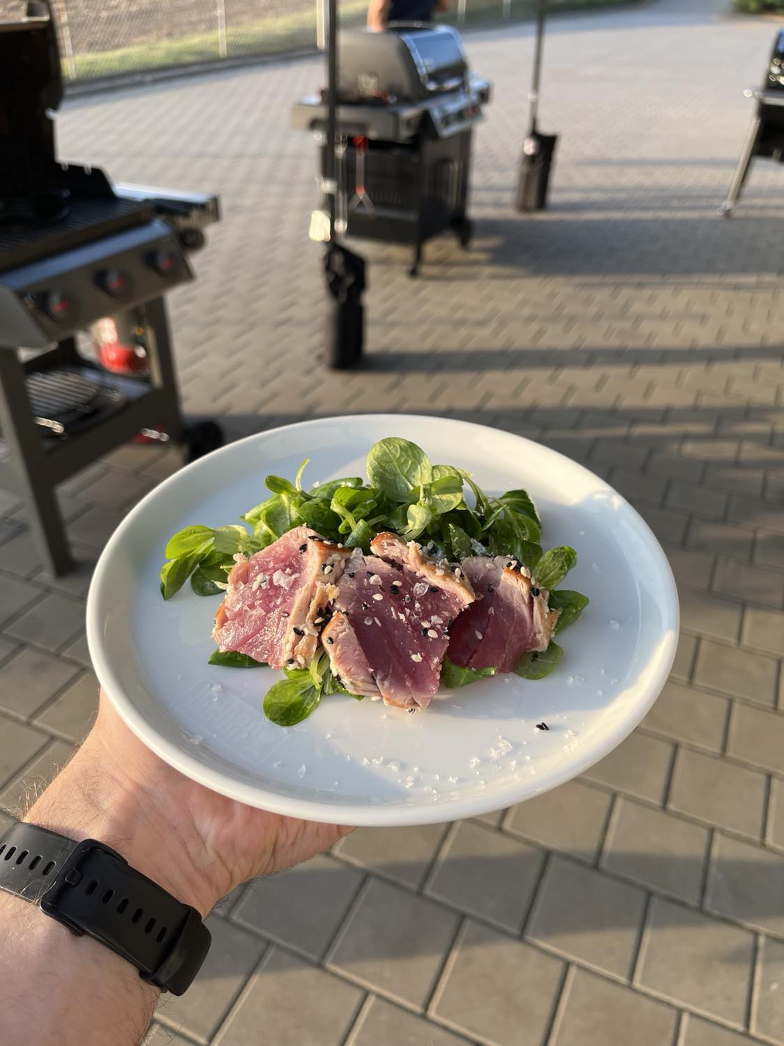 Steaky z tuňáka - se salátkem a sezamovými semínky
