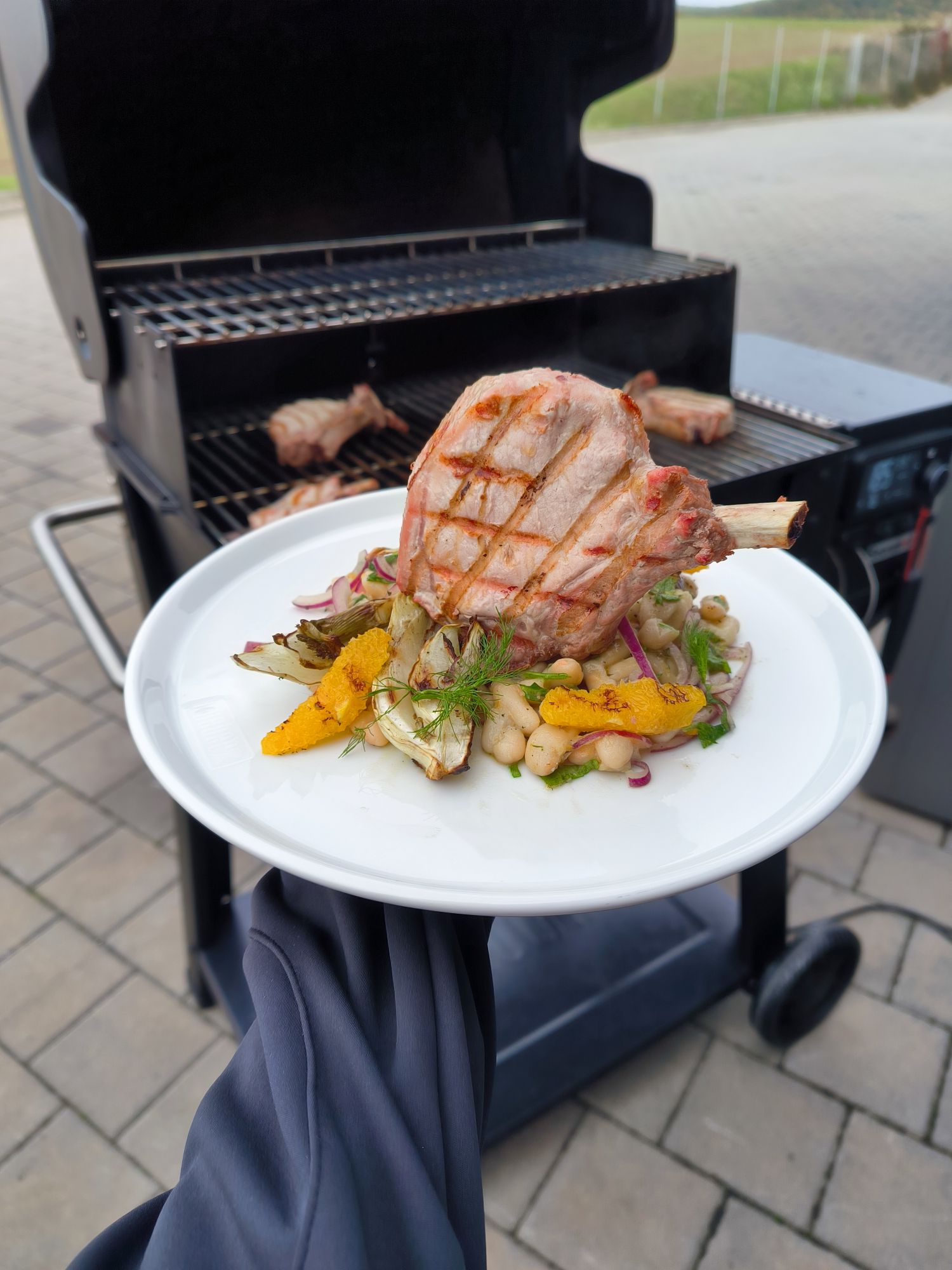 Grilované vepřové kotlety - na talíři Grilované vepřové kotlety - na talíři