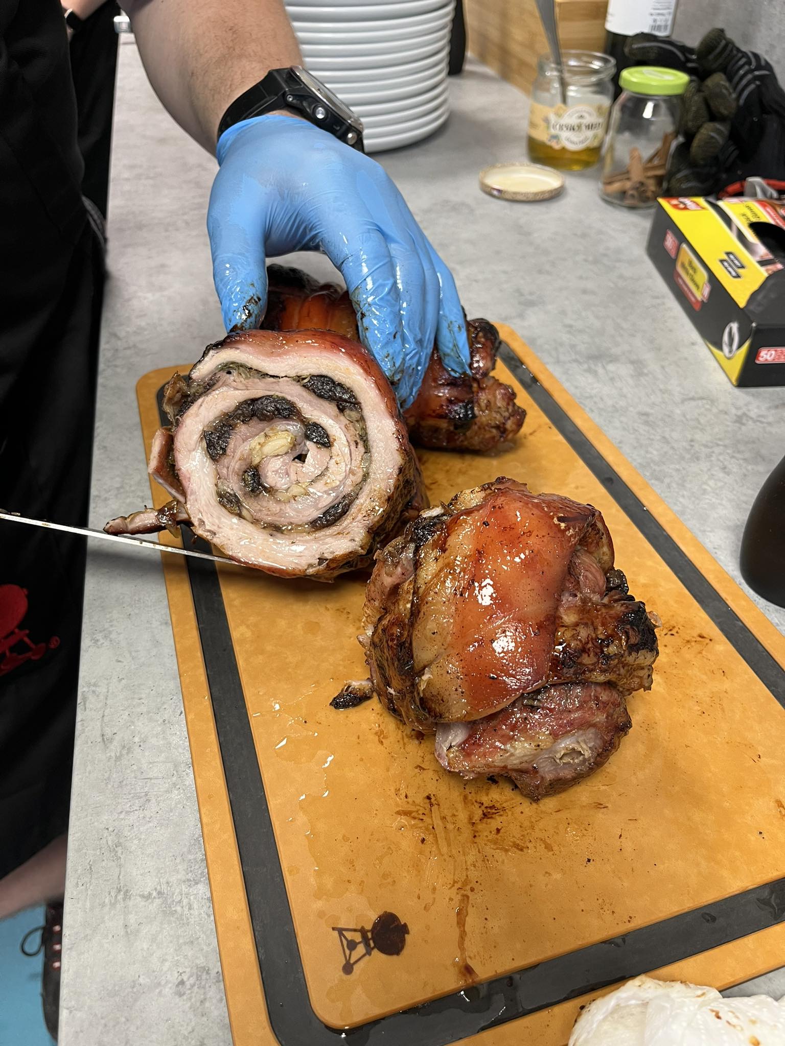 Pečený vepřový bůček na grilu Pečený vepřový bůček na grilu