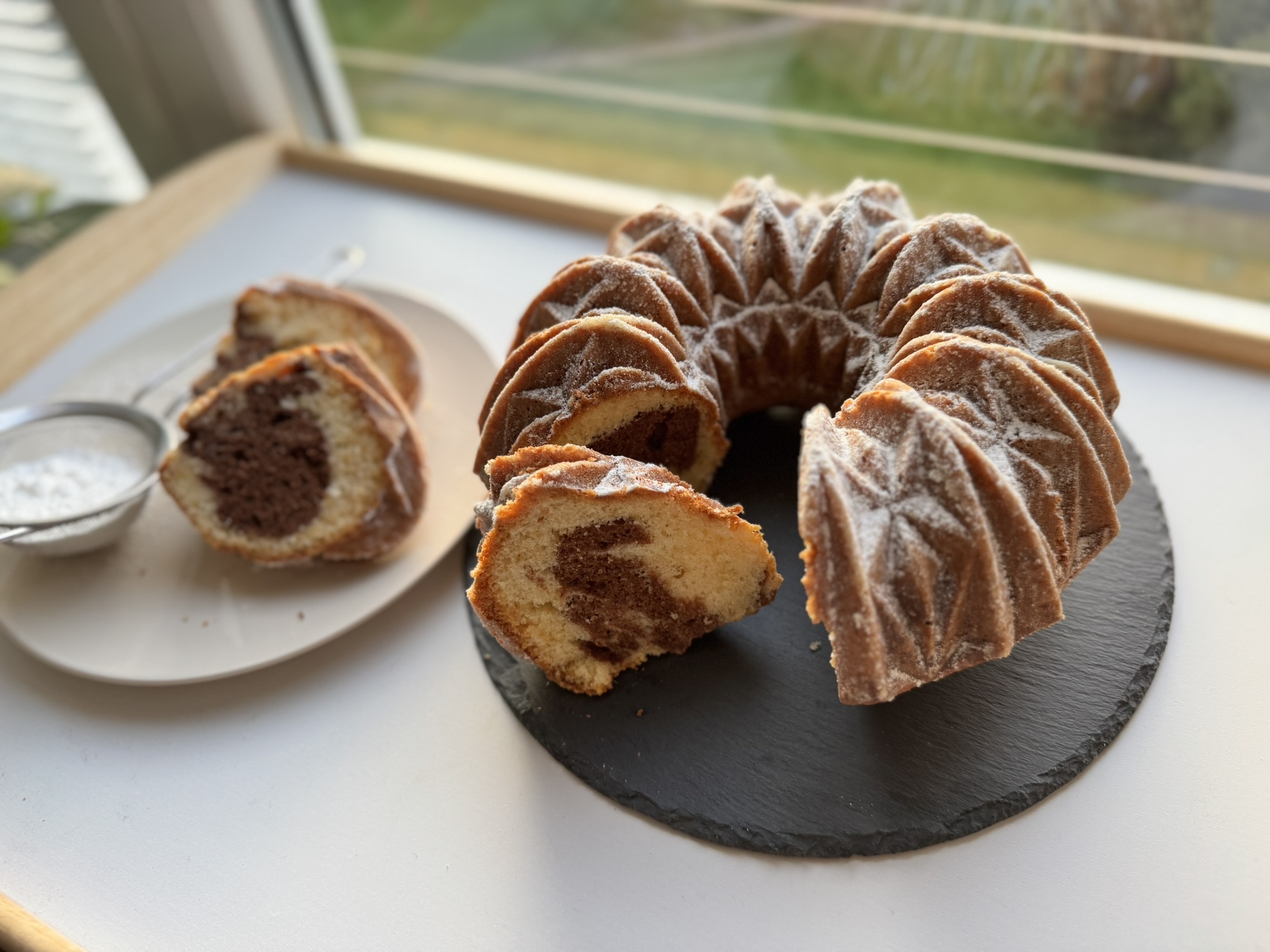 Tradiční šlehačková mramorová bábovka