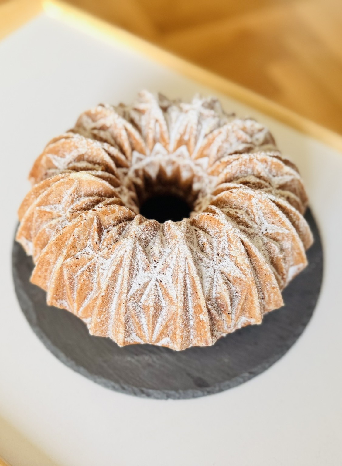 Tradiční šlehačková mramorová bábovka - hotová bábovka 2