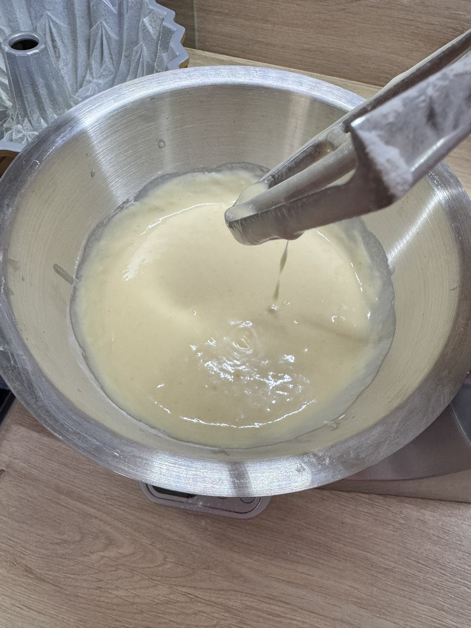 Tradiční šlehačková mramorová bábovka - těsto bez kakaa