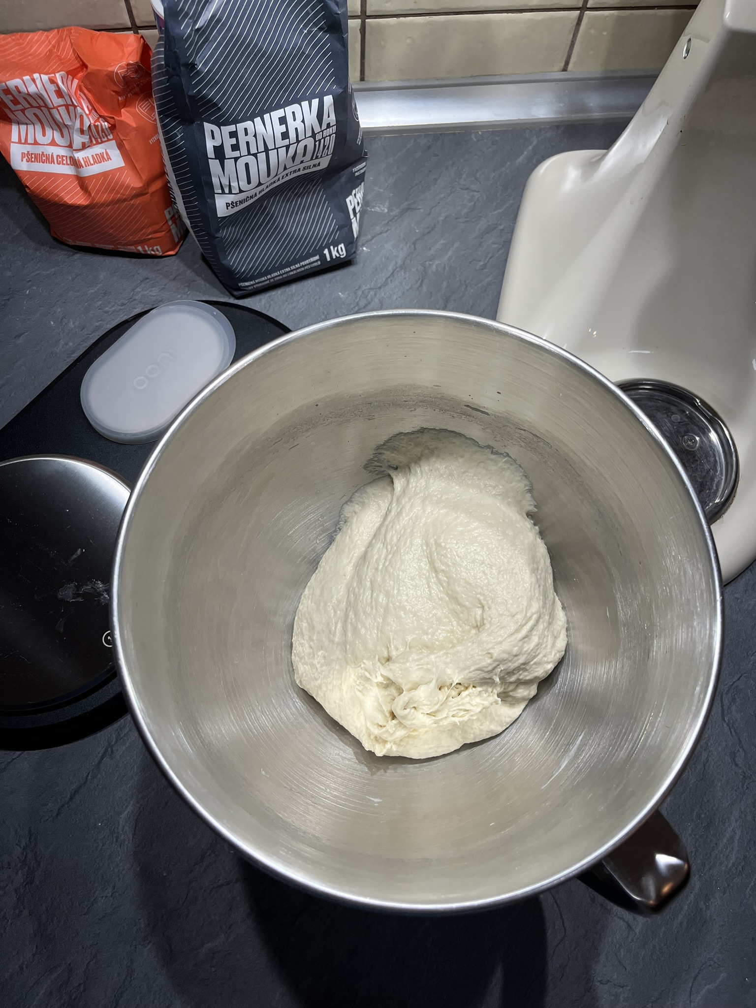 Domácí kváskový chleba pšenično-žitný - autolýza