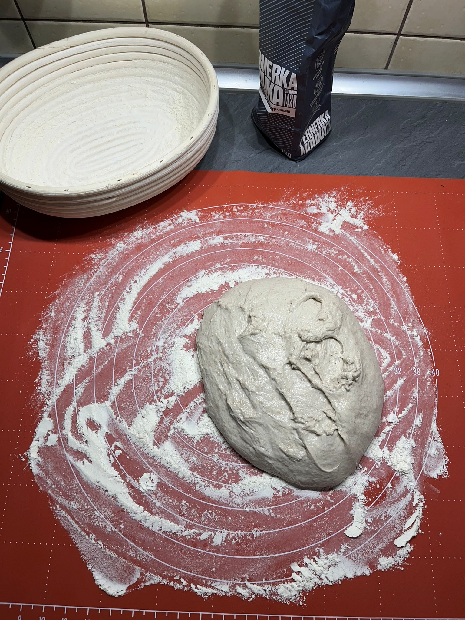 Domácí kváskový chleba pšenično-žitný - těsto před tvarováním Domácí kváskový chleba pšenično-žitný - těsto před tvarováním