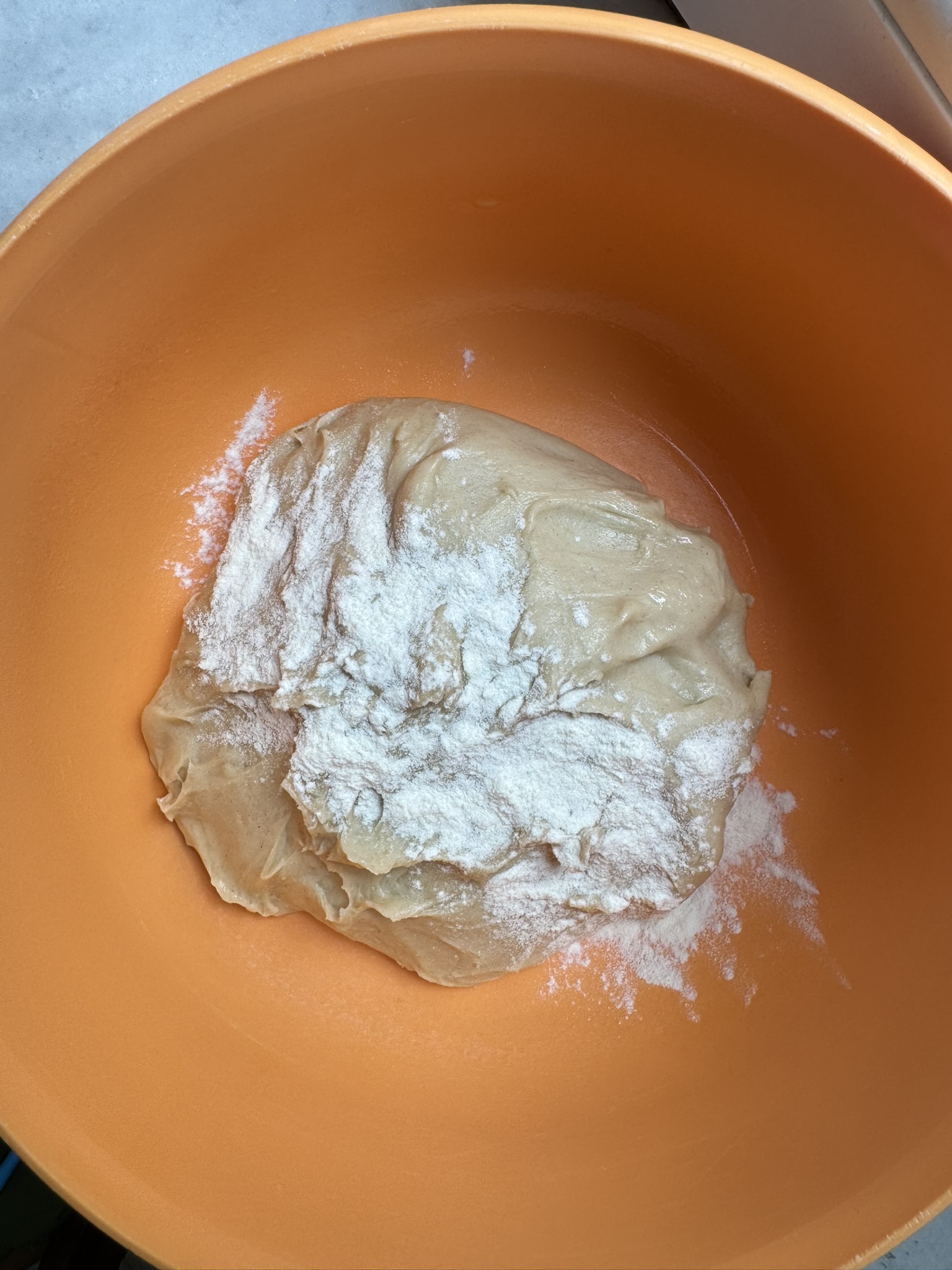 Hamburgerové housky - těsto před kynutím