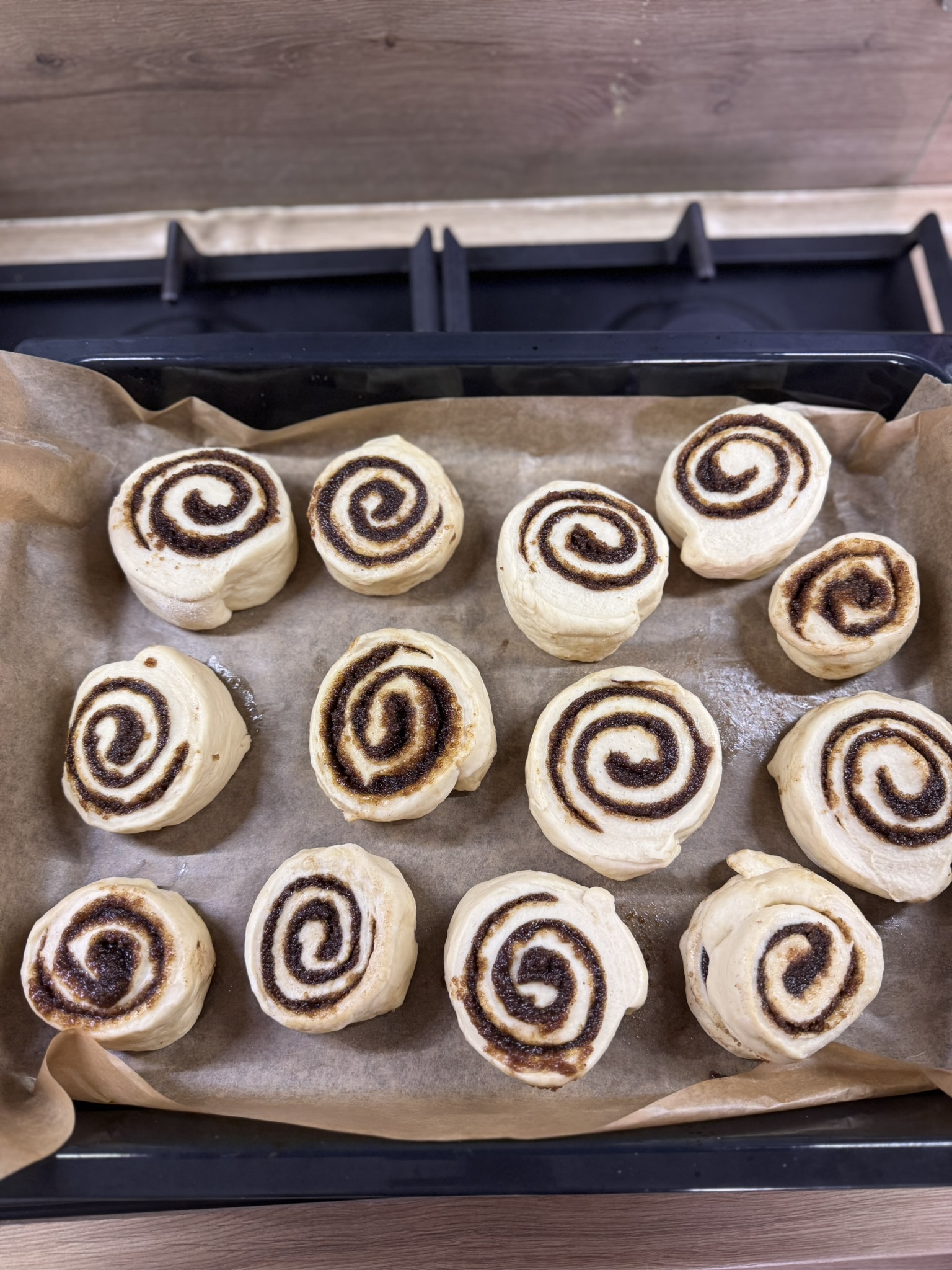 Skořicové šneky (Cinnamon Rolls) - před pečením 1