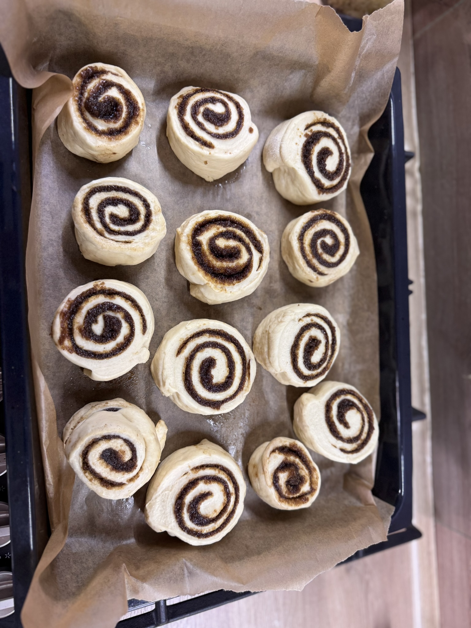 Skořicové šneky (Cinnamon Rolls) - před pečením 2