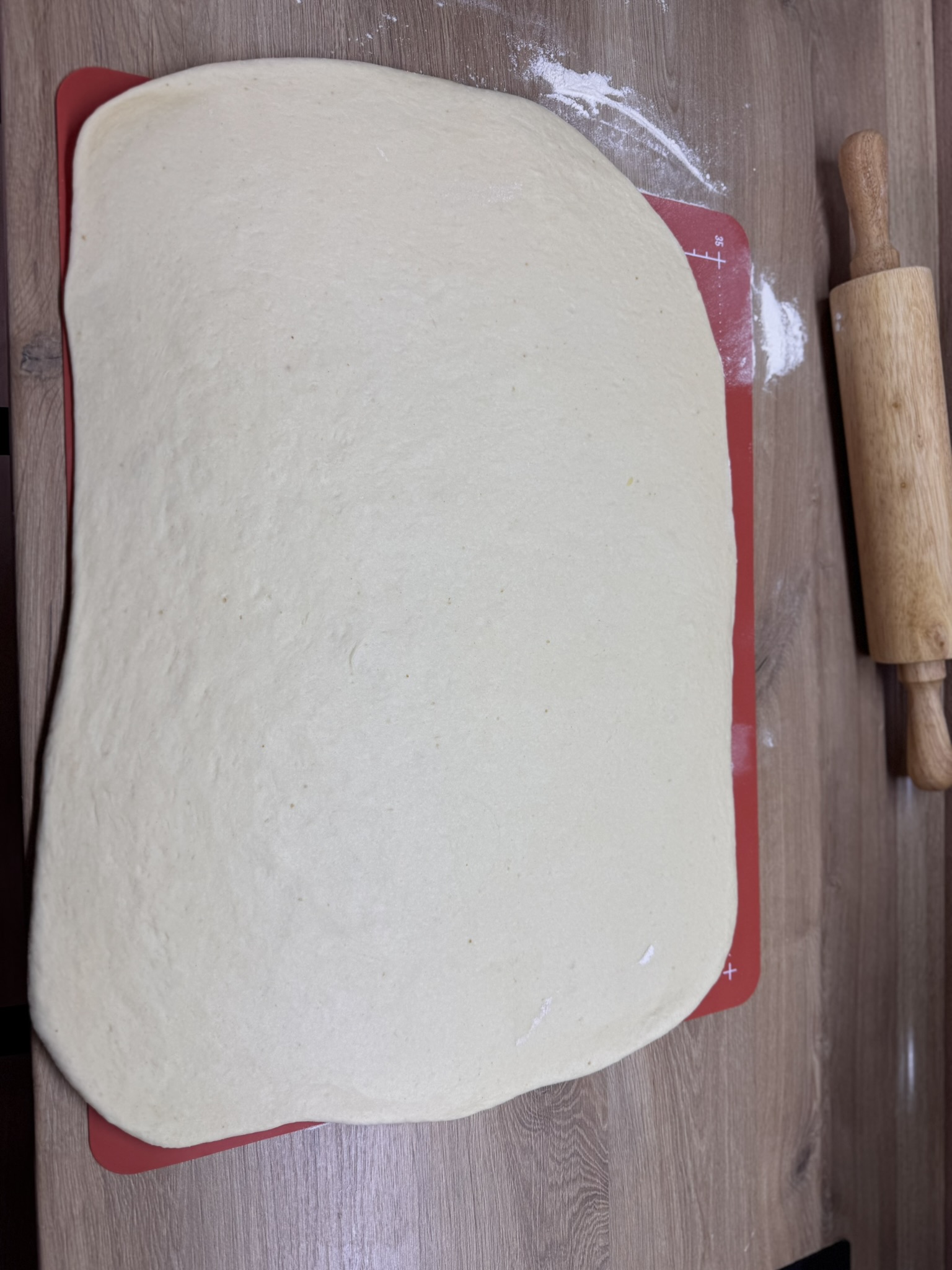 Skořicové šneky (Cinnamon Rolls) - rozválené těsto