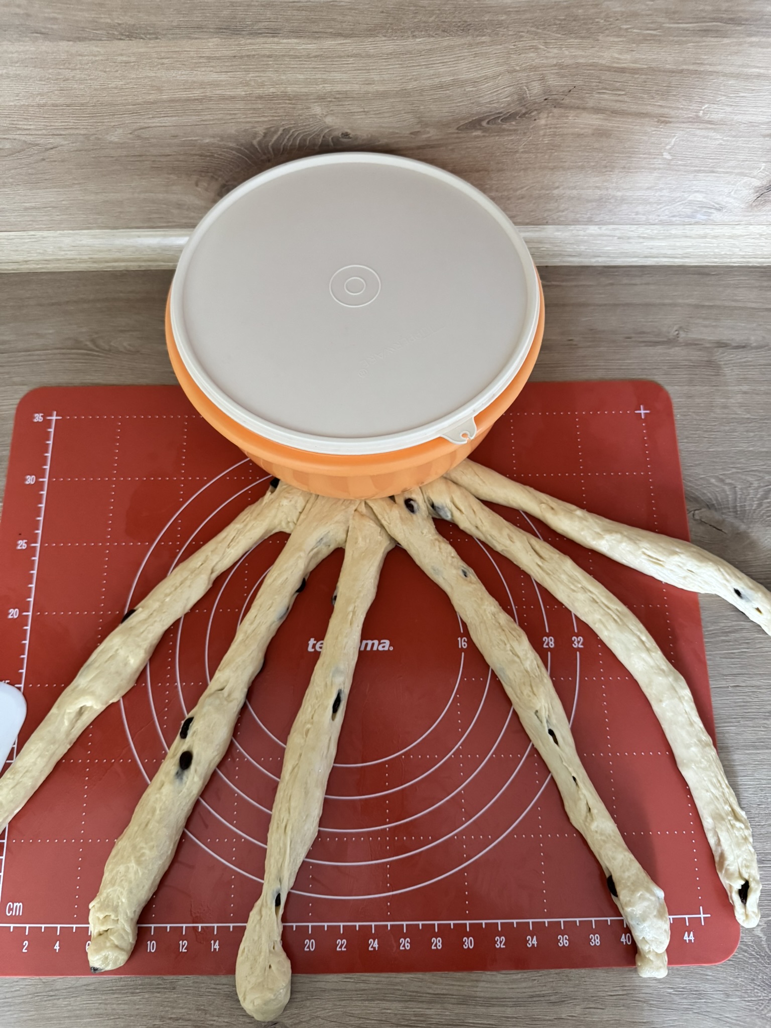 Domácí vánočka - pletení vánočky