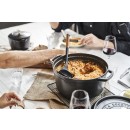 Oválný litinový hrnec Staub 31 cm, černý