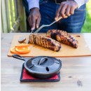 Litinová děrovaná pánev Lodge 16 cm s děrovanou pokličkou