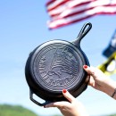Litinová pánev Lodge 26 cm - American Flag