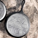 Litinová pánev na palačinky Lodge 26 cm - Wanderlust