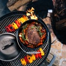 Litinový hrnec Lodge s poklicí a madlem