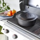 Litinový hrnec Lodge s poklicí a madlem