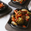 Litinová obdélníková servírovací miska Lodge