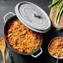 Oválný litinový hrnec Staub 31 cm, šedý