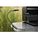 Weber Works flexibilní světlo Snap On na grilu